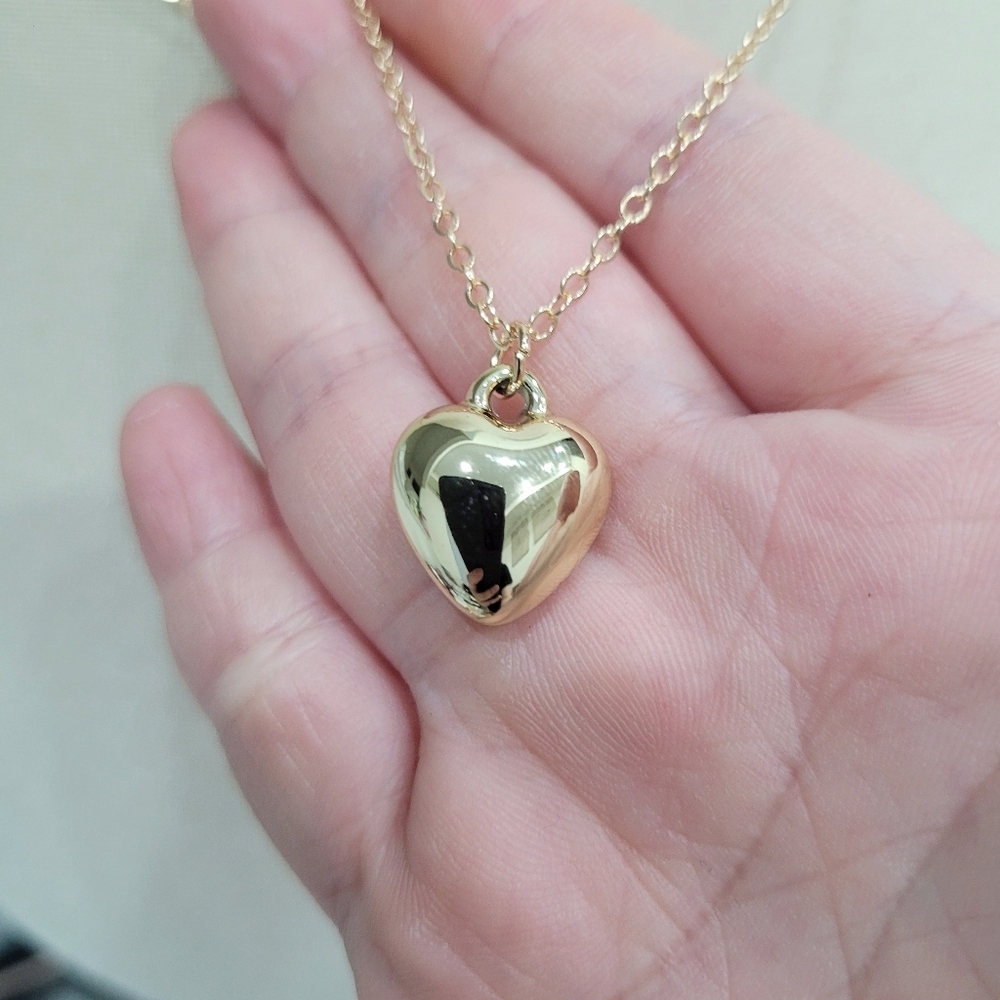 Brand New Gold Tone Heart Pendant Necklace